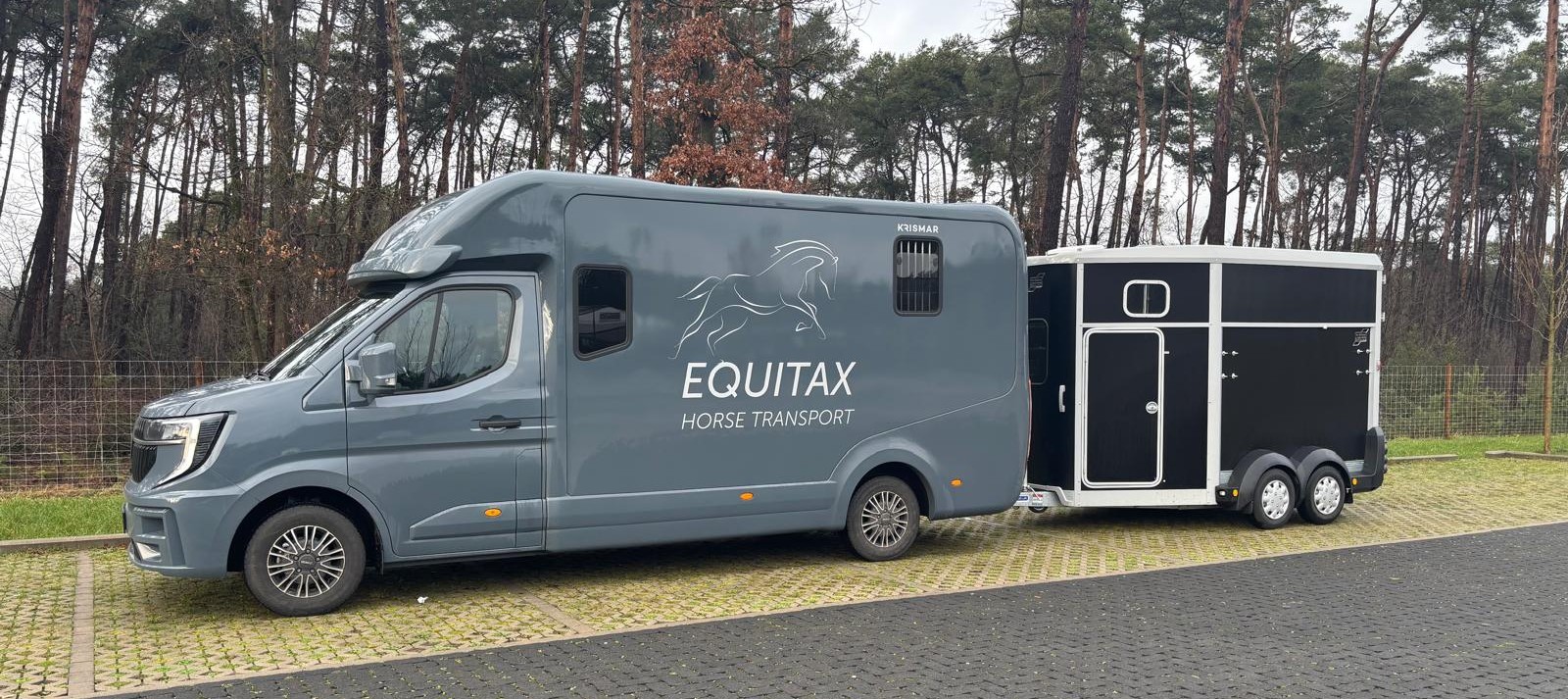 Paardenwagen met trailer