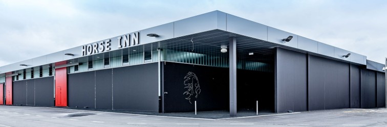 HORSE INN departure and arrival stable at LGG